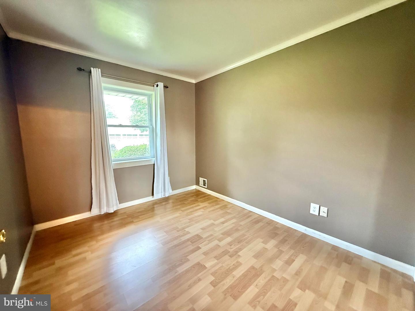 5413 IVES PL, SPRINGFIELD, Virginia 22151, 3 Bedrooms Bedrooms, ,1 BathroomBathrooms,Residential,For sale,5413 IVES PL,VAFX2257976 MLS # VAFX2257976