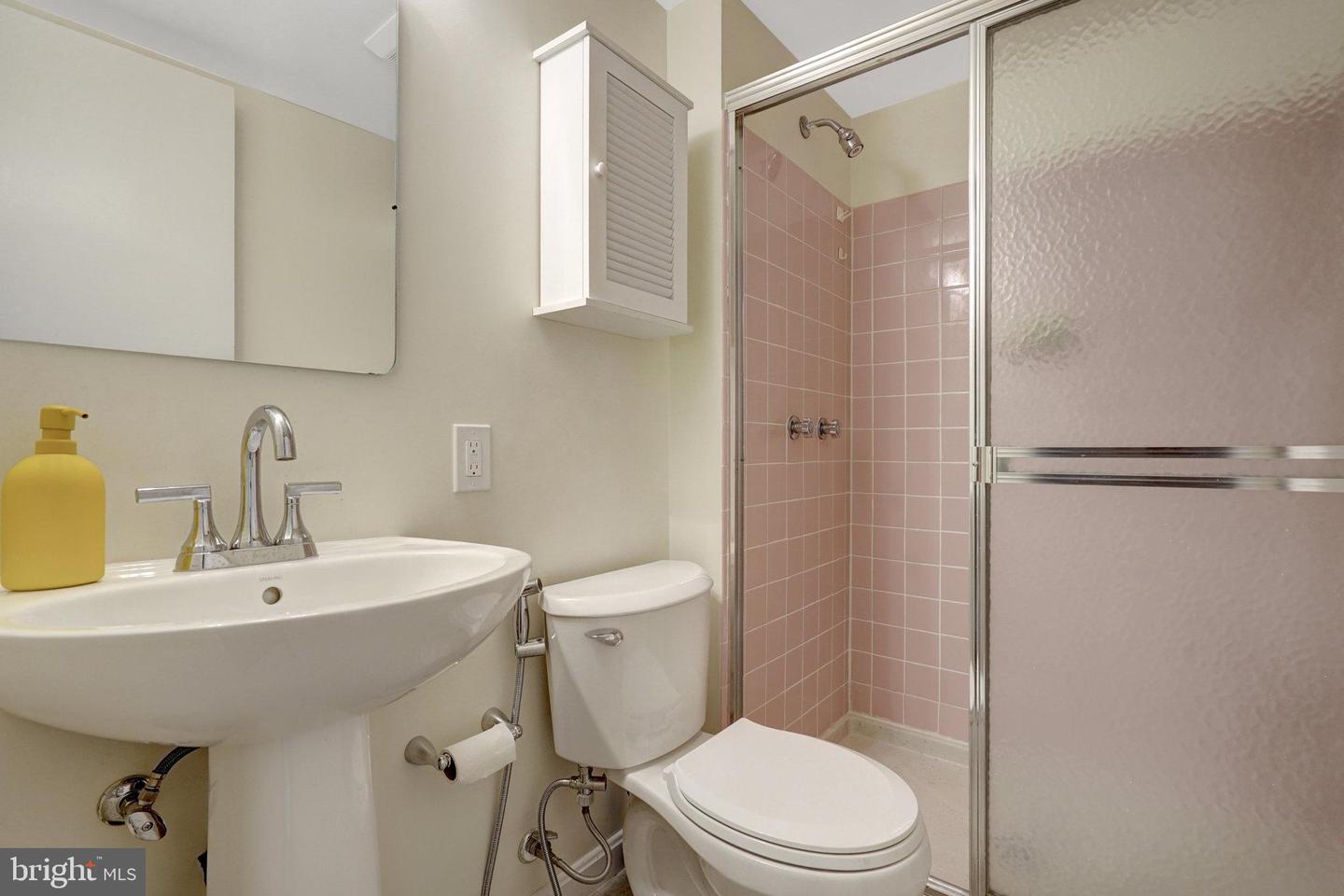 4121 SLEEPY HOLLOW RD, ANNANDALE, Virginia 22003, 4 Bedrooms Bedrooms, ,3 BathroomsBathrooms,Residential,For sale,4121 SLEEPY HOLLOW RD,VAFX2258170 MLS # VAFX2258170