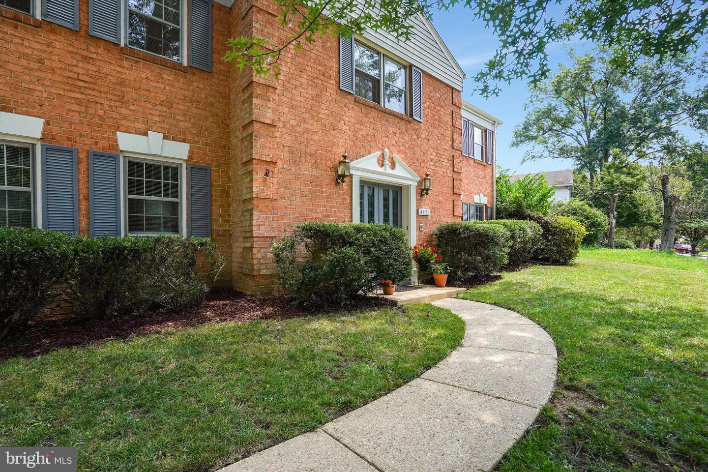 4121 SLEEPY HOLLOW RD, ANNANDALE, Virginia 22003, 4 Bedrooms Bedrooms, ,3 BathroomsBathrooms,Residential,For sale,4121 SLEEPY HOLLOW RD,VAFX2258170 MLS # VAFX2258170