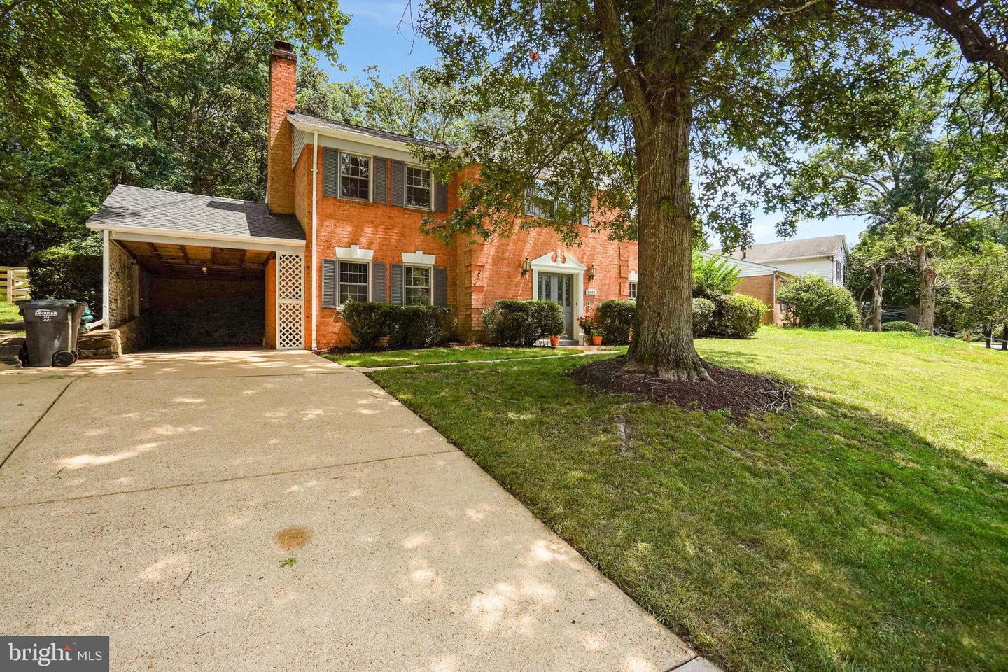 4121 SLEEPY HOLLOW RD, ANNANDALE, Virginia 22003, 4 Bedrooms Bedrooms, ,3 BathroomsBathrooms,Residential,For sale,4121 SLEEPY HOLLOW RD,VAFX2258170 MLS # VAFX2258170