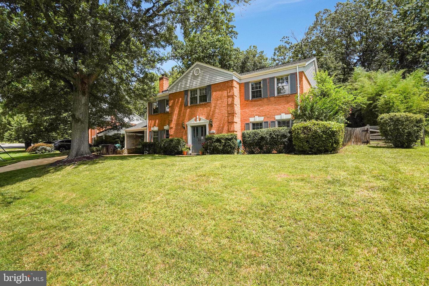 4121 SLEEPY HOLLOW RD, ANNANDALE, Virginia 22003, 4 Bedrooms Bedrooms, ,3 BathroomsBathrooms,Residential,For sale,4121 SLEEPY HOLLOW RD,VAFX2258170 MLS # VAFX2258170