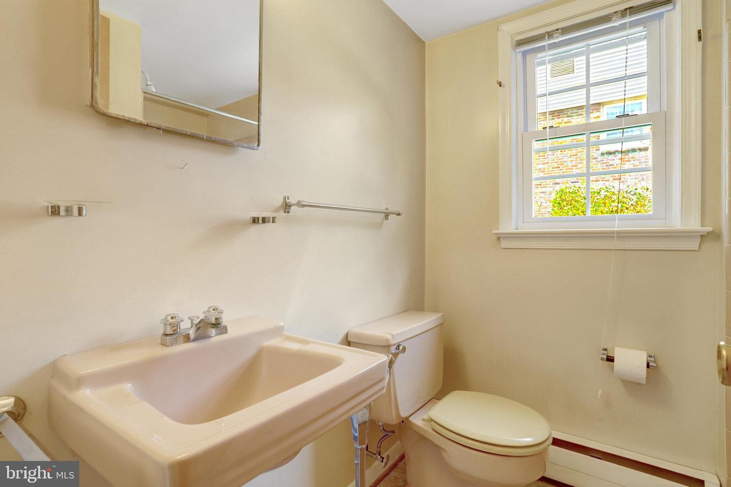 1807 COURTLAND RD, ALEXANDRIA, Virginia 22306, 4 Bedrooms Bedrooms, ,3 BathroomsBathrooms,Residential,For sale,1807 COURTLAND RD,VAFX2258182 MLS # VAFX2258182
