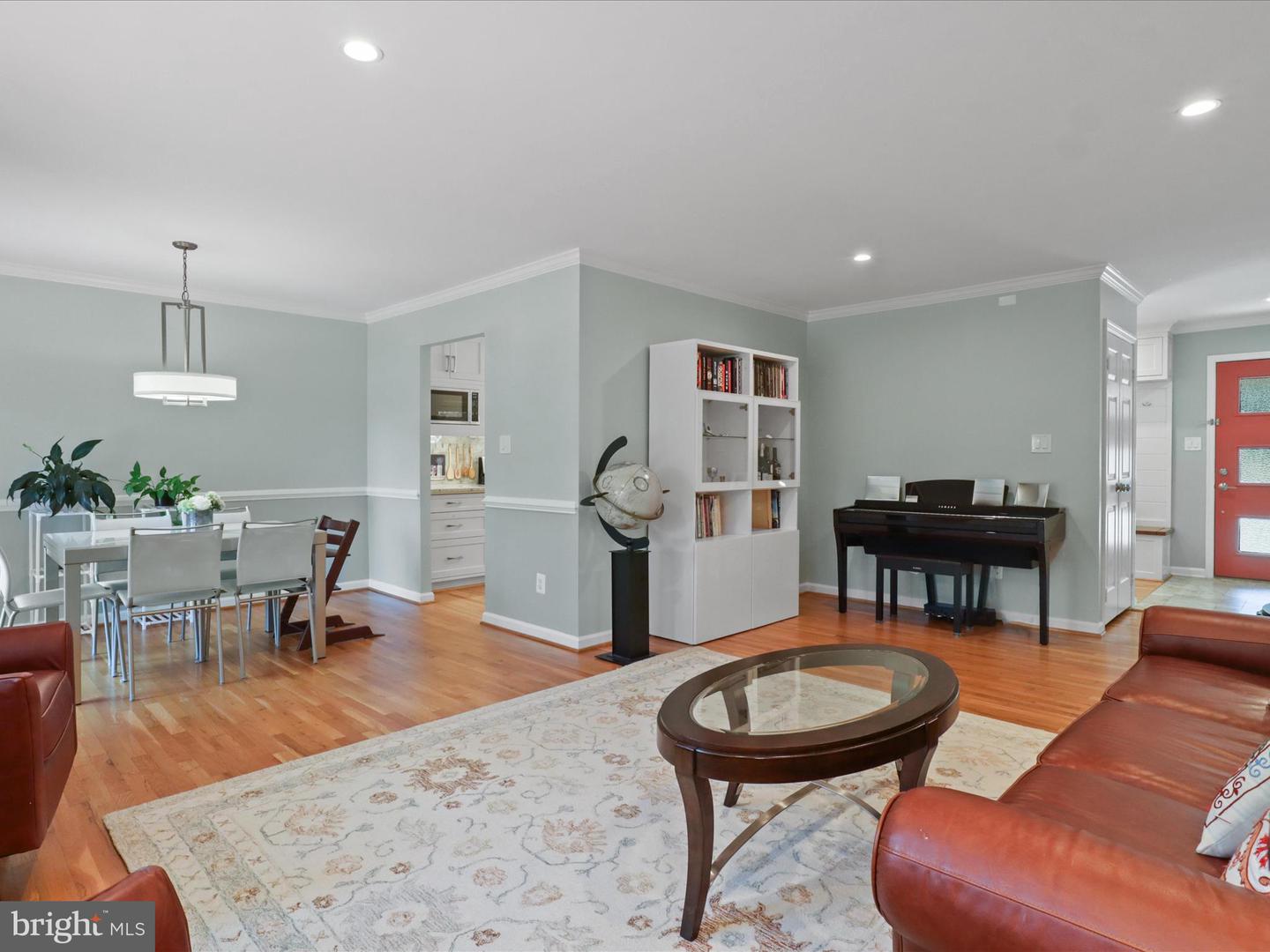 8304 BRIAR CREEK DR, ANNANDALE, Virginia 22003, 5 Bedrooms Bedrooms, 15 Rooms Rooms,3 BathroomsBathrooms,Residential,For sale,8304 BRIAR CREEK DR,VAFX2258218 MLS # VAFX2258218