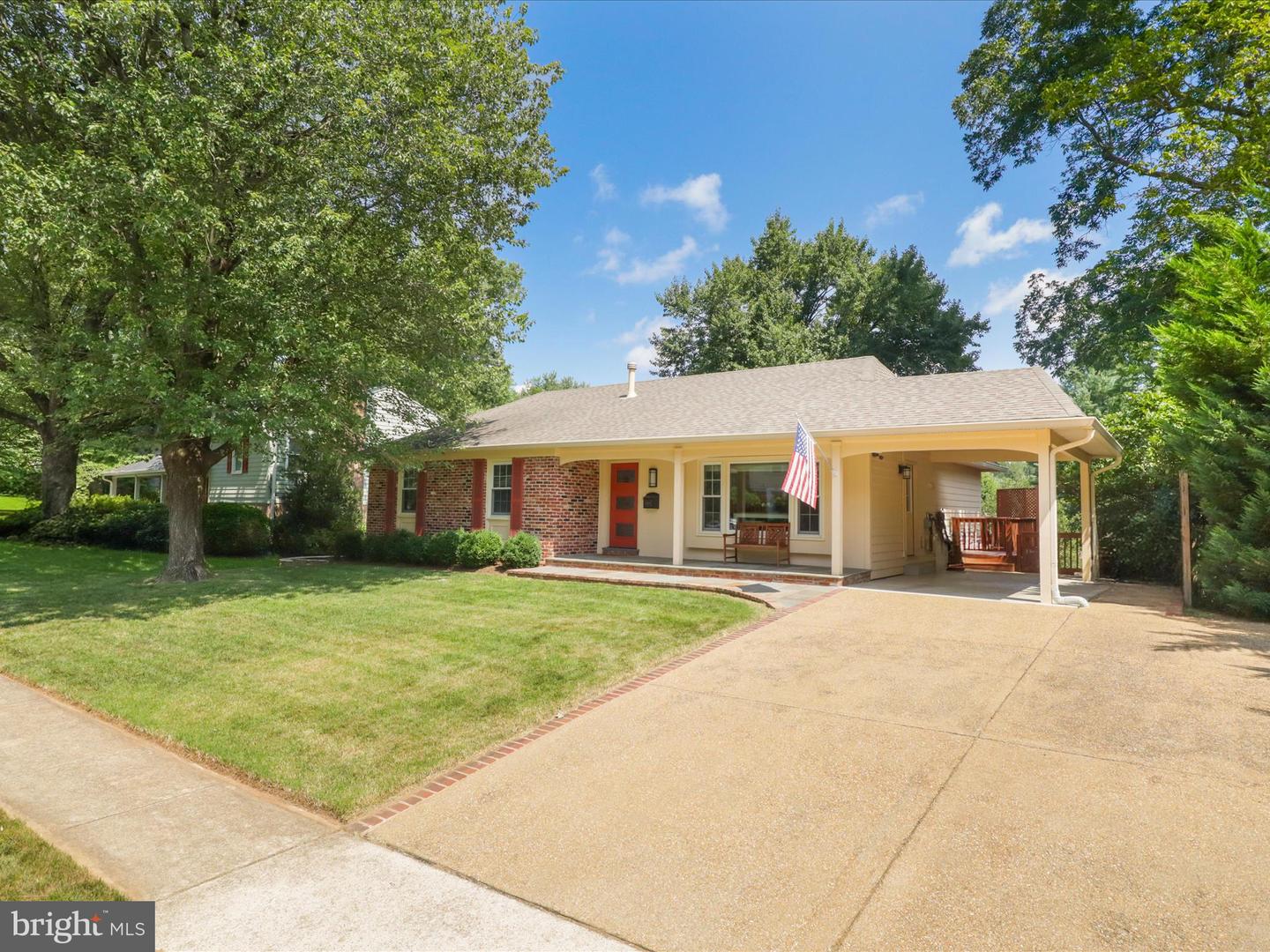 8304 BRIAR CREEK DR, ANNANDALE, Virginia 22003, 5 Bedrooms Bedrooms, 15 Rooms Rooms,3 BathroomsBathrooms,Residential,For sale,8304 BRIAR CREEK DR,VAFX2258218 MLS # VAFX2258218