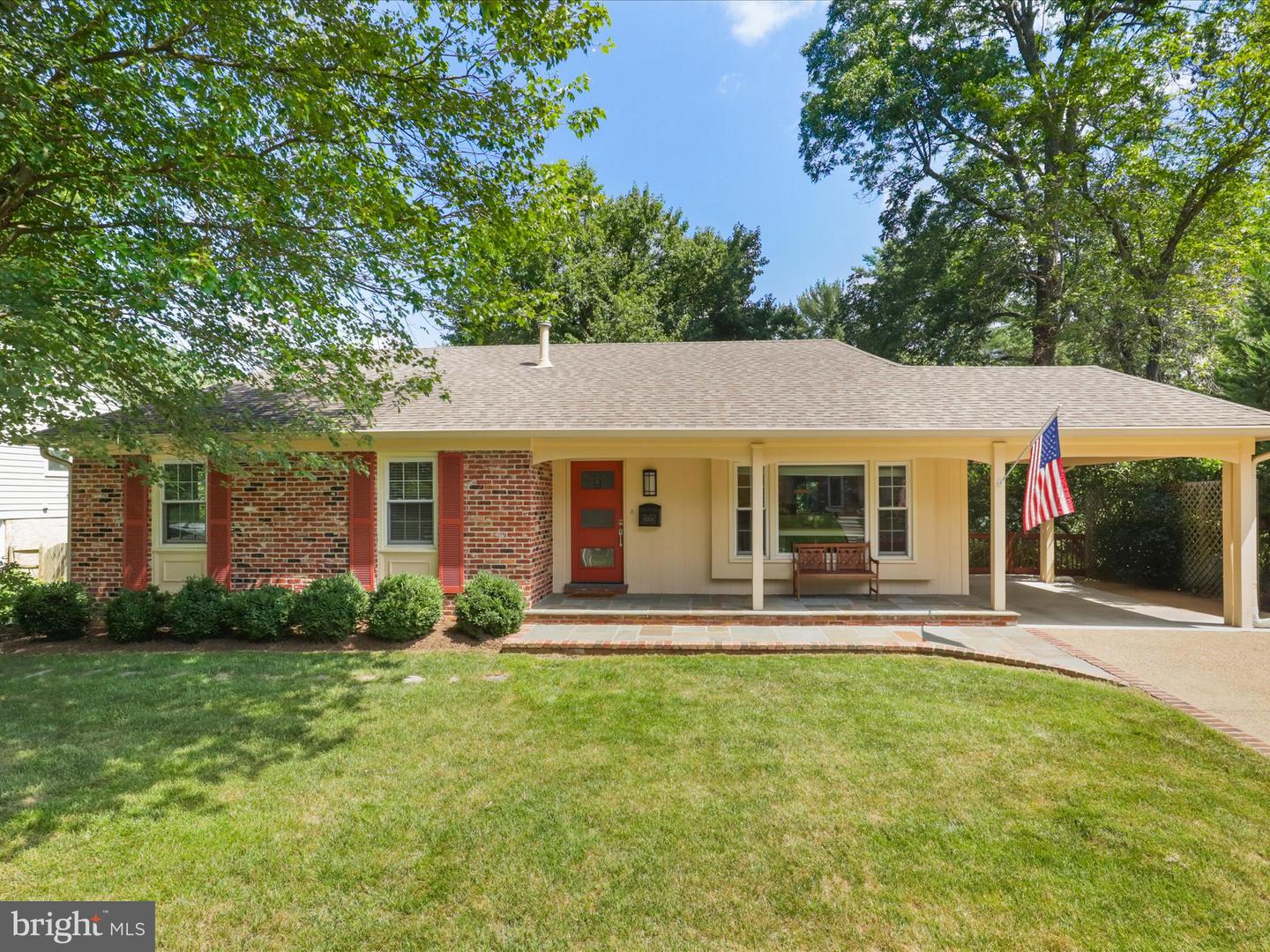 8304 BRIAR CREEK DR, ANNANDALE, Virginia 22003, 5 Bedrooms Bedrooms, 15 Rooms Rooms,3 BathroomsBathrooms,Residential,For sale,8304 BRIAR CREEK DR,VAFX2258218 MLS # VAFX2258218