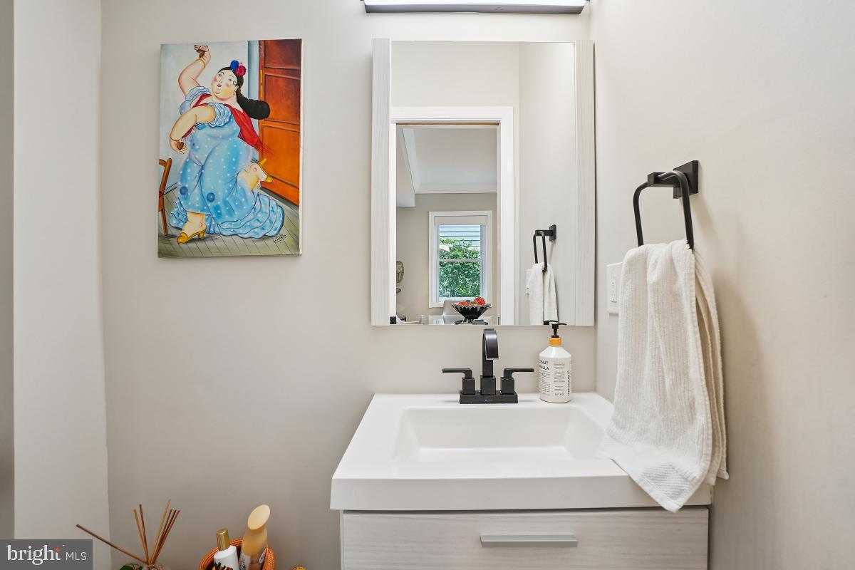 312-E DUNCAN AVE, ALEXANDRIA, Virginia 22301, 3 Bedrooms Bedrooms, ,3 BathroomsBathrooms,Residential,For sale,312-E DUNCAN AVE,VAAX2047990 MLS # VAAX2047990