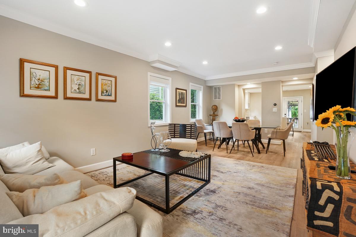 312-E DUNCAN AVE, ALEXANDRIA, Virginia 22301, 3 Bedrooms Bedrooms, ,3 BathroomsBathrooms,Residential,For sale,312-E DUNCAN AVE,VAAX2047990 MLS # VAAX2047990