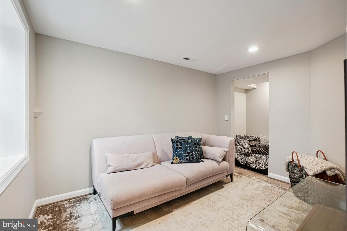 312-E DUNCAN AVE, ALEXANDRIA, Virginia 22301, 3 Bedrooms Bedrooms, ,3 BathroomsBathrooms,Residential,For sale,312-E DUNCAN AVE,VAAX2047990 MLS # VAAX2047990