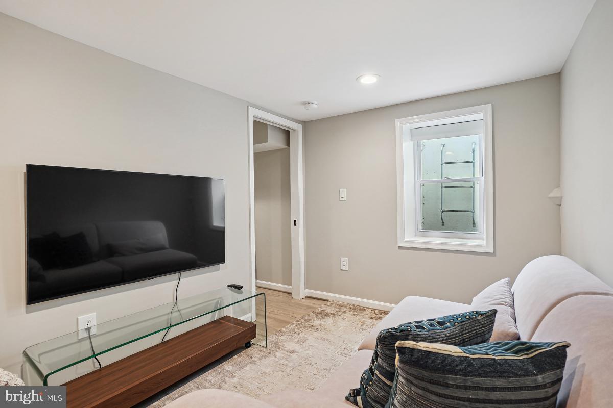 312-E DUNCAN AVE, ALEXANDRIA, Virginia 22301, 3 Bedrooms Bedrooms, ,3 BathroomsBathrooms,Residential,For sale,312-E DUNCAN AVE,VAAX2047990 MLS # VAAX2047990