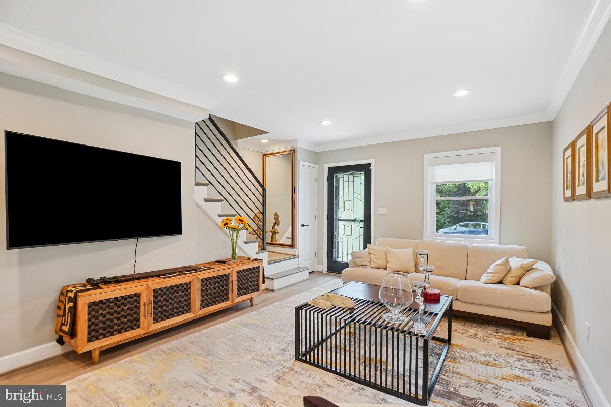 312-E DUNCAN AVE, ALEXANDRIA, Virginia 22301, 3 Bedrooms Bedrooms, ,3 BathroomsBathrooms,Residential,For sale,312-E DUNCAN AVE,VAAX2047990 MLS # VAAX2047990