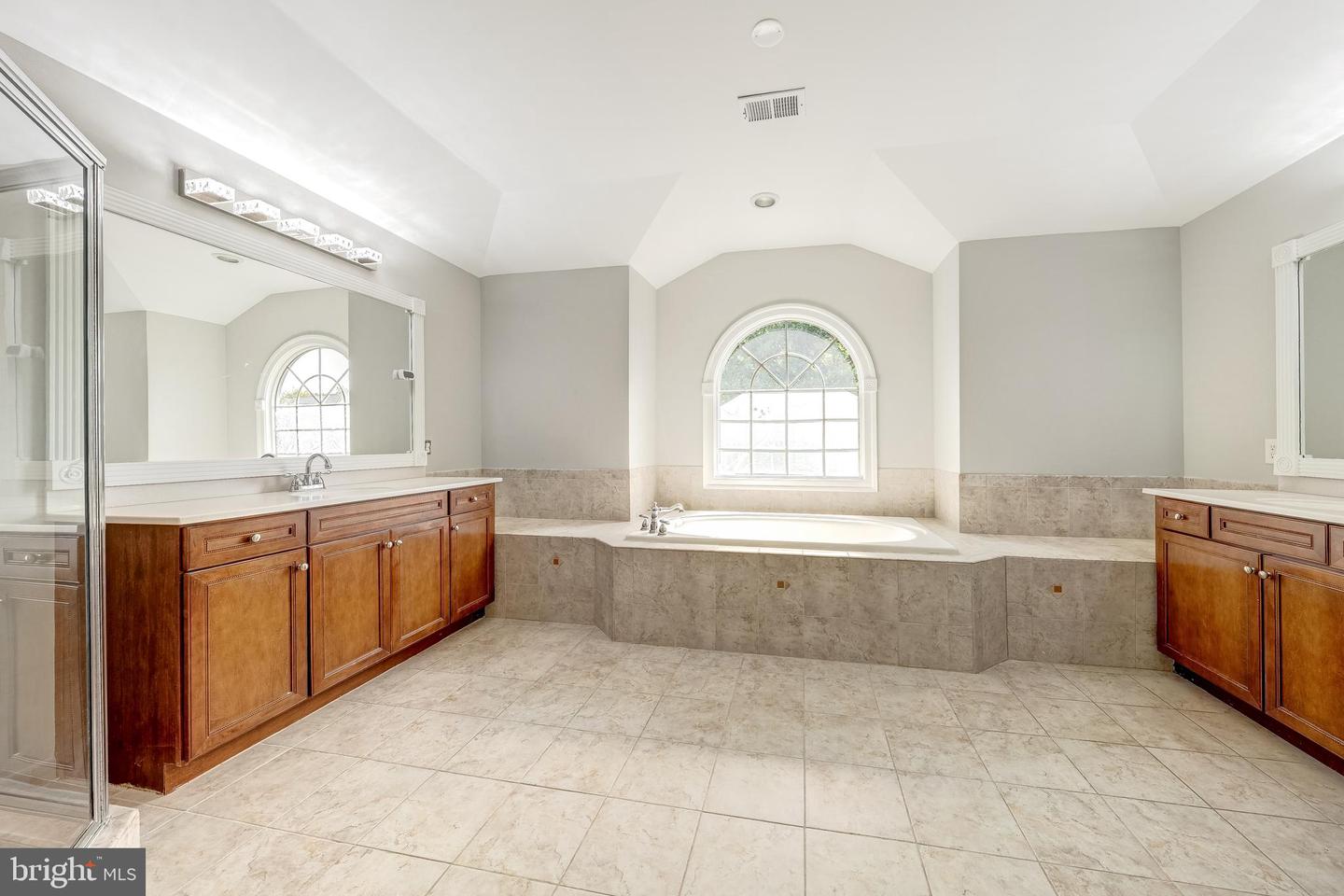 18852 RIDGEBACK CT, LEESBURG, Virginia 20176, 5 Bedrooms Bedrooms, ,4 BathroomsBathrooms,Residential,For sale,18852 RIDGEBACK CT,VALO2103408 MLS # VALO2103408