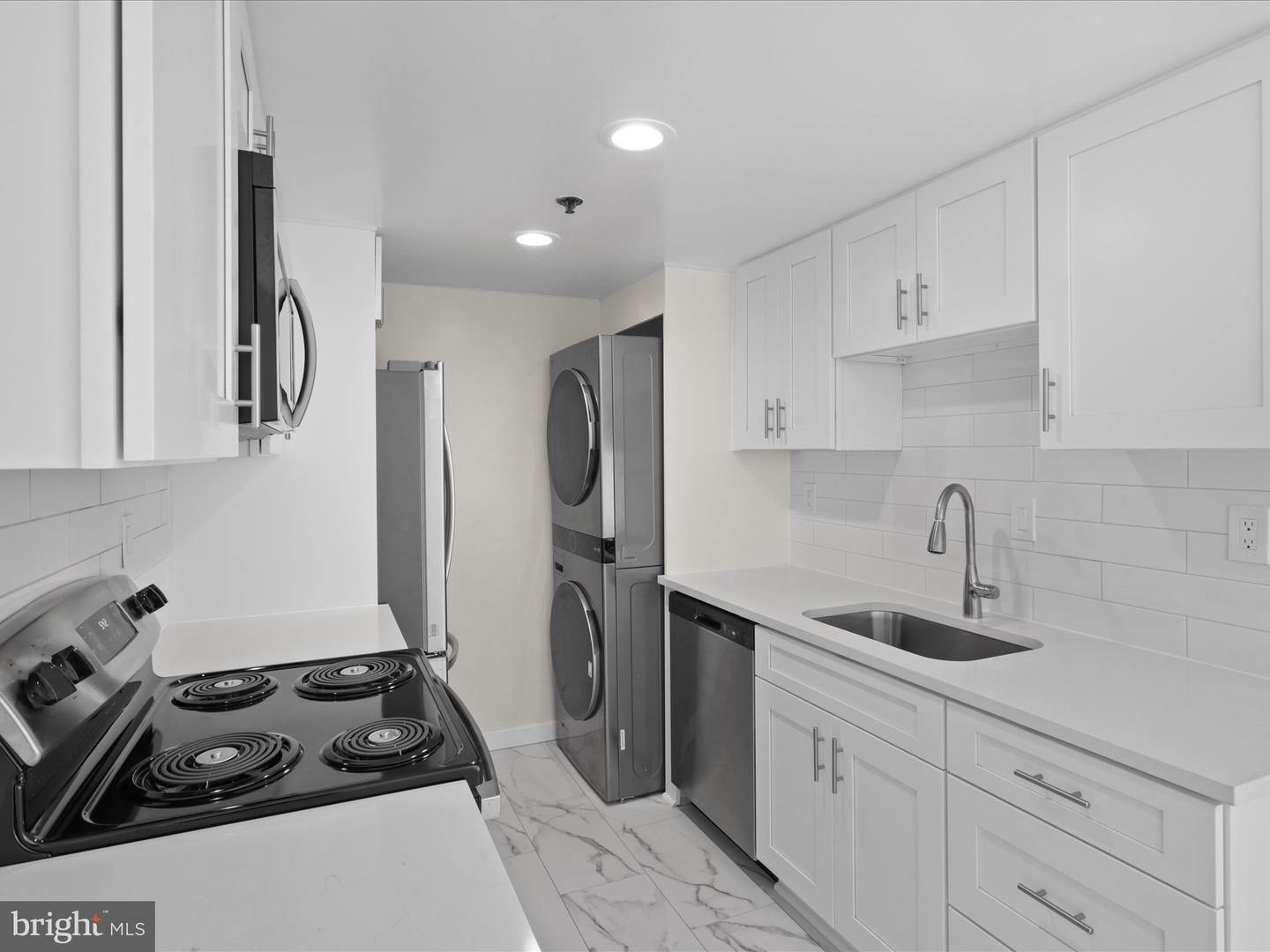 5911 EDSALL RD #408, ALEXANDRIA, Virginia 22304, 1 Bedroom Bedrooms, ,1 BathroomBathrooms,Residential,For sale,5911 EDSALL RD #408,VAAX2048024 MLS # VAAX2048024