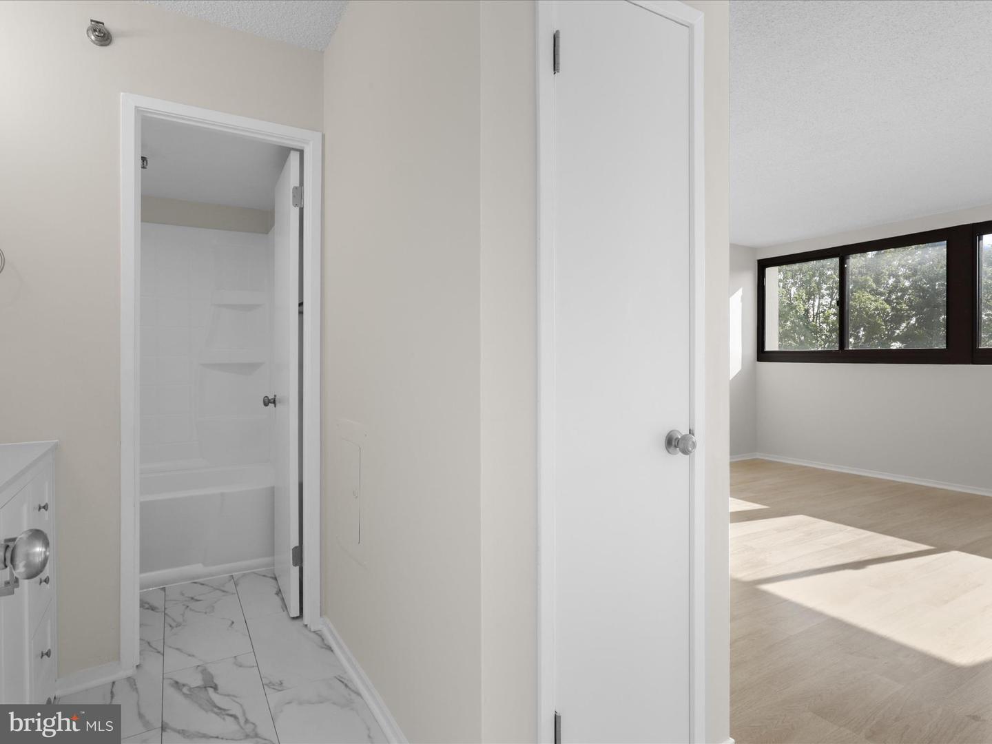 5911 EDSALL RD #408, ALEXANDRIA, Virginia 22304, 1 Bedroom Bedrooms, ,1 BathroomBathrooms,Residential,For sale,5911 EDSALL RD #408,VAAX2048024 MLS # VAAX2048024