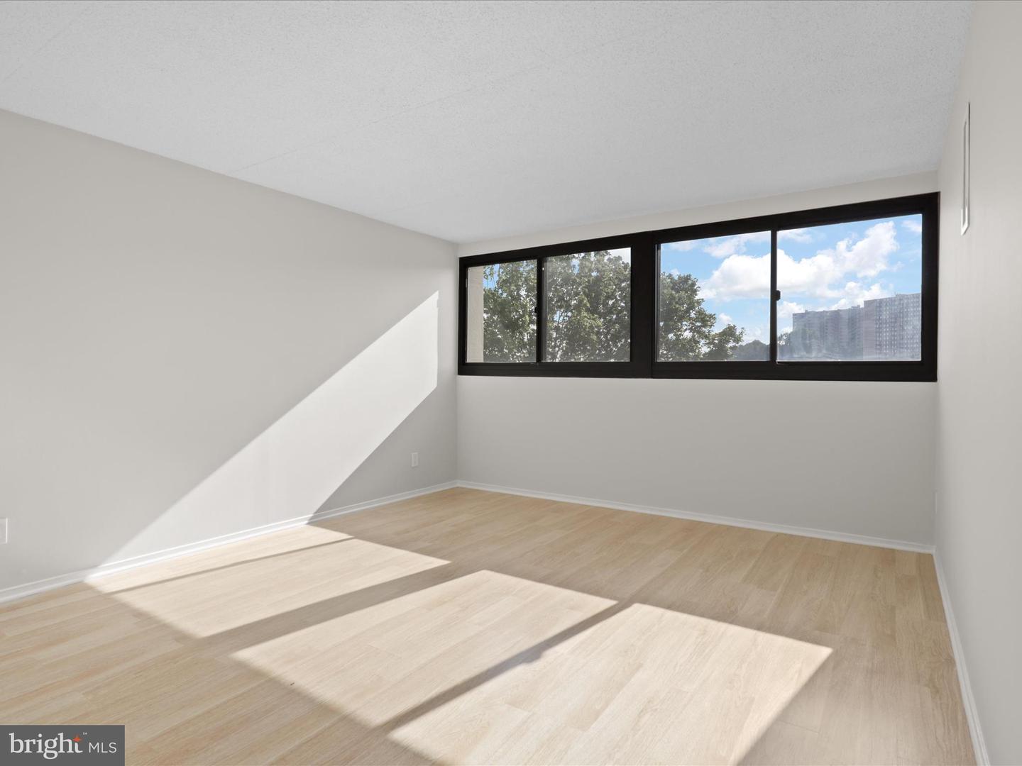 5911 EDSALL RD #408, ALEXANDRIA, Virginia 22304, 1 Bedroom Bedrooms, ,1 BathroomBathrooms,Residential,For sale,5911 EDSALL RD #408,VAAX2048024 MLS # VAAX2048024