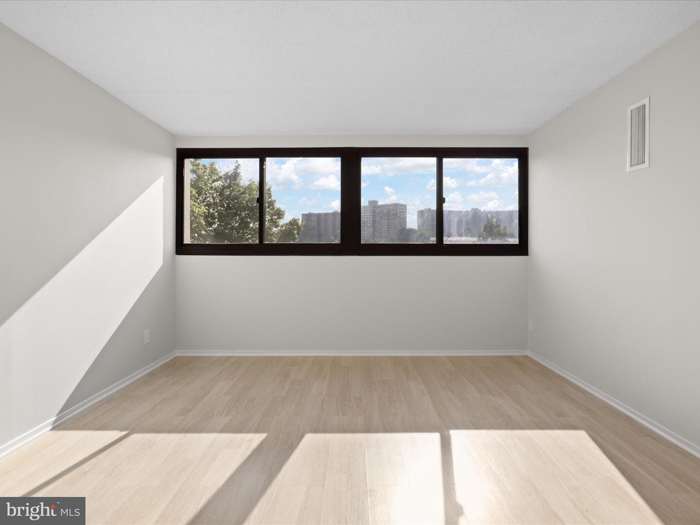 5911 EDSALL RD #408, ALEXANDRIA, Virginia 22304, 1 Bedroom Bedrooms, ,1 BathroomBathrooms,Residential,For sale,5911 EDSALL RD #408,VAAX2048024 MLS # VAAX2048024