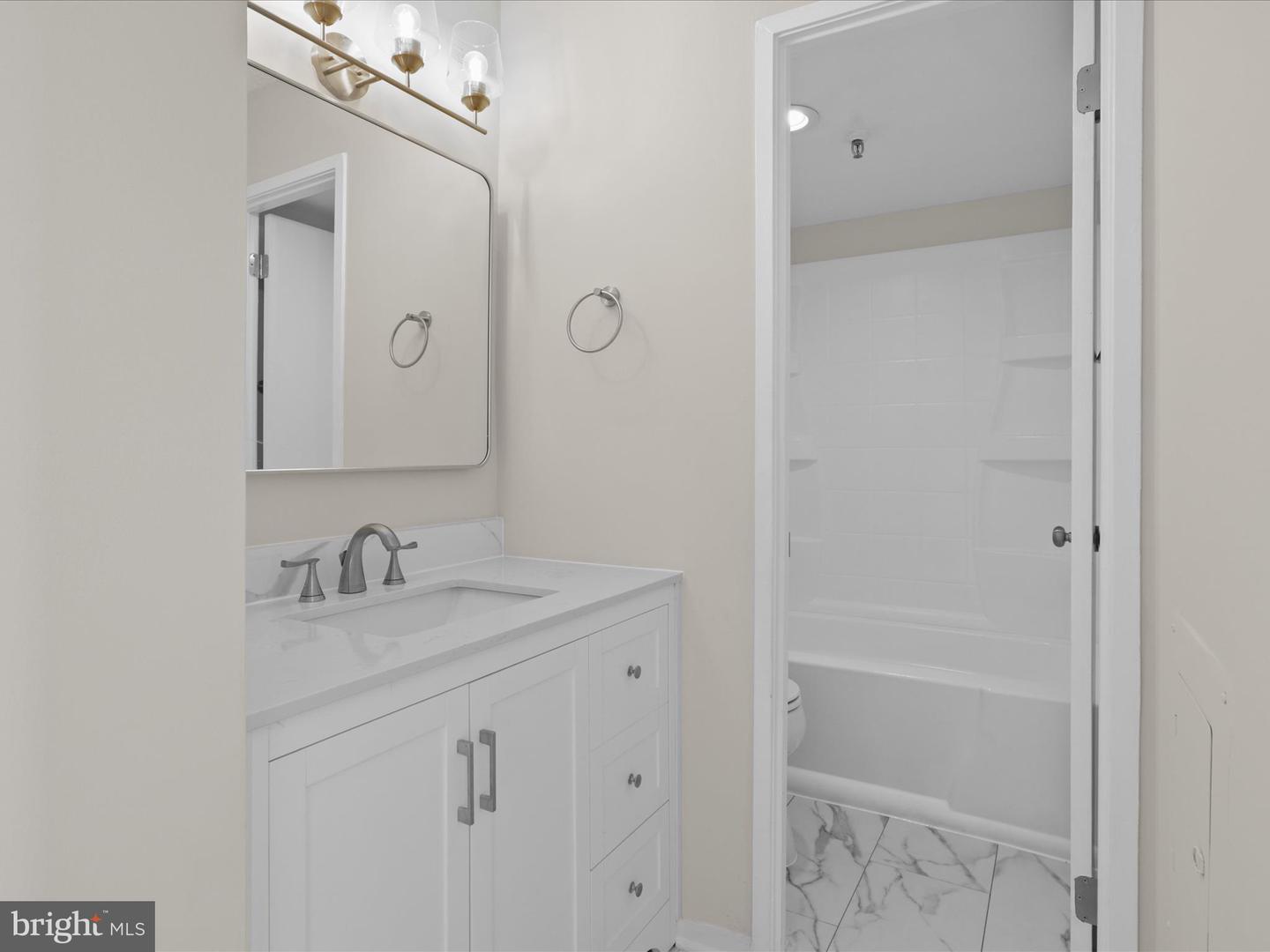 5911 EDSALL RD #408, ALEXANDRIA, Virginia 22304, 1 Bedroom Bedrooms, ,1 BathroomBathrooms,Residential,For sale,5911 EDSALL RD #408,VAAX2048024 MLS # VAAX2048024