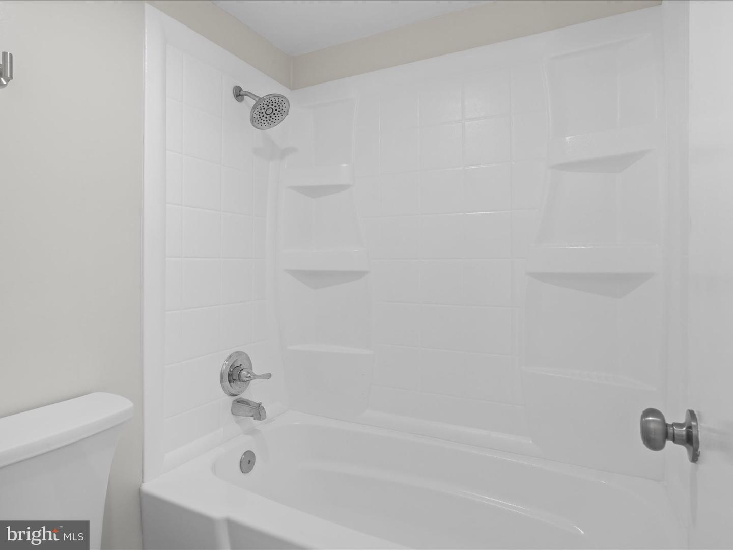 5911 EDSALL RD #408, ALEXANDRIA, Virginia 22304, 1 Bedroom Bedrooms, ,1 BathroomBathrooms,Residential,For sale,5911 EDSALL RD #408,VAAX2048024 MLS # VAAX2048024
