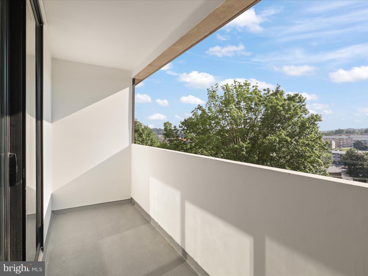 5911 EDSALL RD #408, ALEXANDRIA, Virginia 22304, 1 Bedroom Bedrooms, ,1 BathroomBathrooms,Residential,For sale,5911 EDSALL RD #408,VAAX2048024 MLS # VAAX2048024