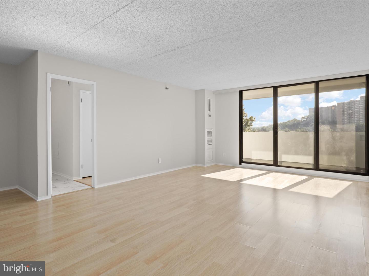5911 EDSALL RD #408, ALEXANDRIA, Virginia 22304, 1 Bedroom Bedrooms, ,1 BathroomBathrooms,Residential,For sale,5911 EDSALL RD #408,VAAX2048024 MLS # VAAX2048024