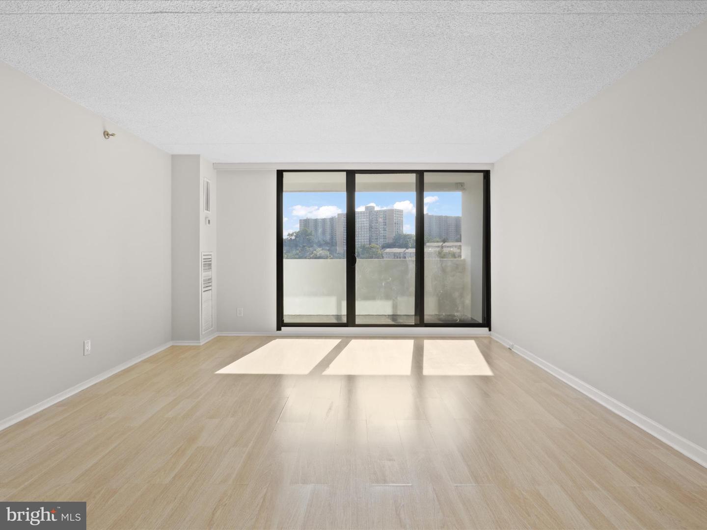 5911 EDSALL RD #408, ALEXANDRIA, Virginia 22304, 1 Bedroom Bedrooms, ,1 BathroomBathrooms,Residential,For sale,5911 EDSALL RD #408,VAAX2048024 MLS # VAAX2048024