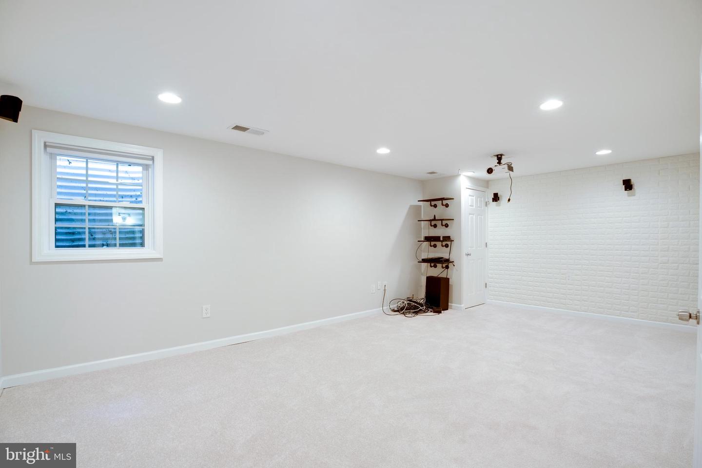 9513 BURDETT RD, BURKE, Virginia 22015, 3 Bedrooms Bedrooms, ,2 BathroomsBathrooms,Residential,For sale,9513 BURDETT RD,VAFX2258320 MLS # VAFX2258320
