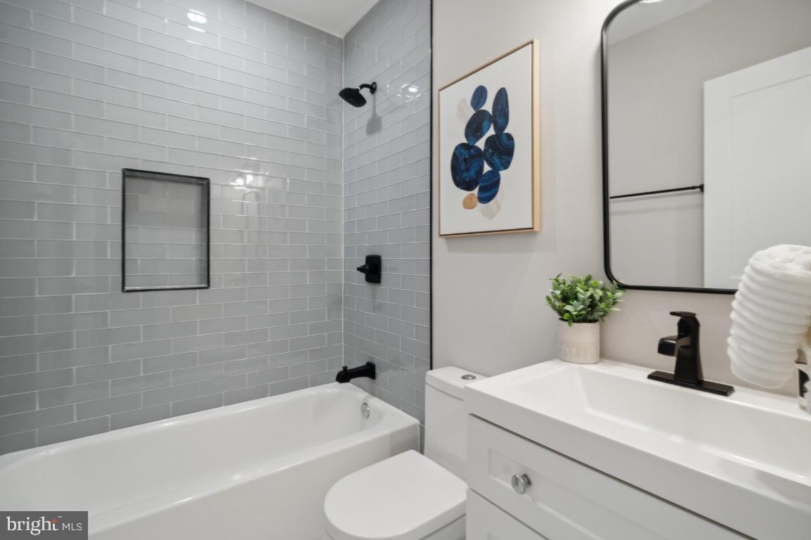 1013 17TH PL NE #8, WASHINGTON, District Of Columbia 20002, 2 Bedrooms Bedrooms, ,2 BathroomsBathrooms,Residential,For sale,1013 17TH PL NE #8,DCDC2212790 MLS # DCDC2212790