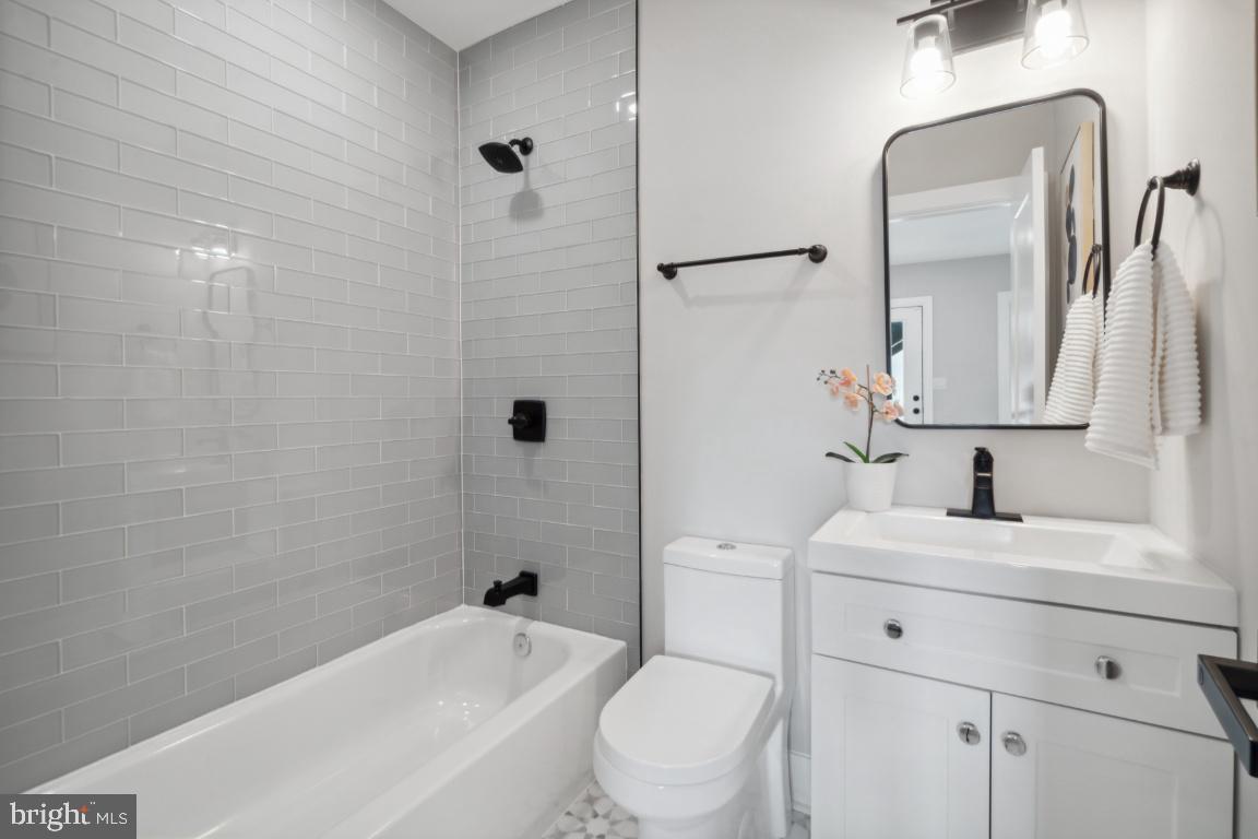 1013 17TH PL NE #8, WASHINGTON, District Of Columbia 20002, 2 Bedrooms Bedrooms, ,2 BathroomsBathrooms,Residential,For sale,1013 17TH PL NE #8,DCDC2212790 MLS # DCDC2212790