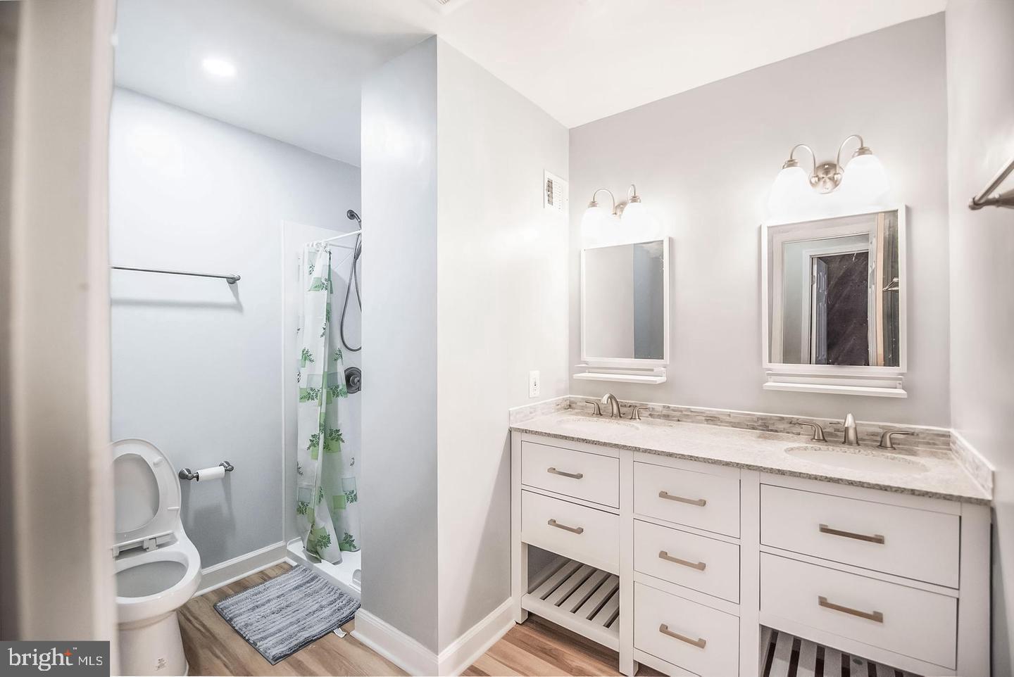 6611 ROSECROFT PL, FALLS CHURCH, Virginia 22043, 3 Bedrooms Bedrooms, ,3 BathroomsBathrooms,Residential,For sale,6611 ROSECROFT PL,VAFX2258334 MLS # VAFX2258334