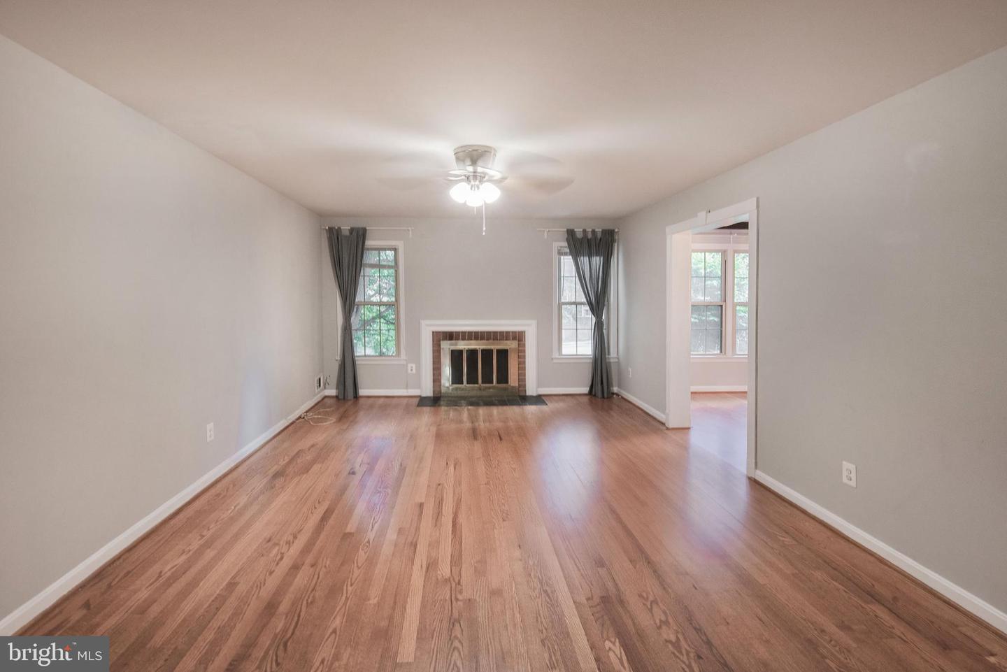6611 ROSECROFT PL, FALLS CHURCH, Virginia 22043, 3 Bedrooms Bedrooms, ,3 BathroomsBathrooms,Residential,For sale,6611 ROSECROFT PL,VAFX2258334 MLS # VAFX2258334