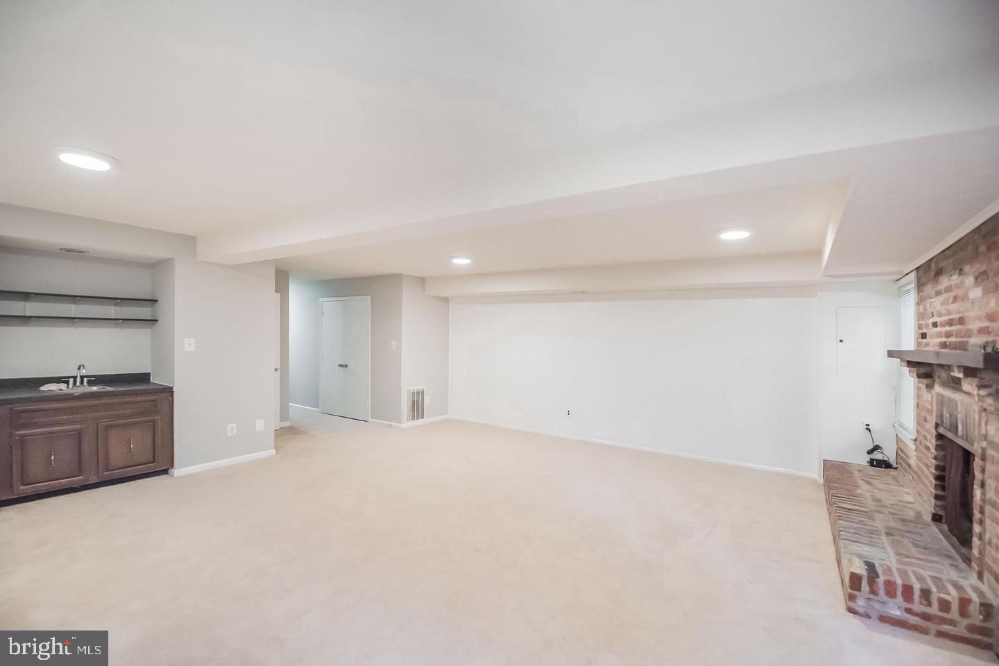 6611 ROSECROFT PL, FALLS CHURCH, Virginia 22043, 3 Bedrooms Bedrooms, ,3 BathroomsBathrooms,Residential,For sale,6611 ROSECROFT PL,VAFX2258334 MLS # VAFX2258334
