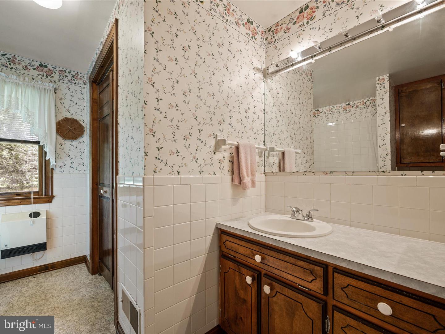 40240 BRADDOCK RD, ALDIE, Virginia 20105, 3 Bedrooms Bedrooms, ,2 BathroomsBathrooms,Residential,For sale,40240 BRADDOCK RD,VALO2103384 MLS # VALO2103384
