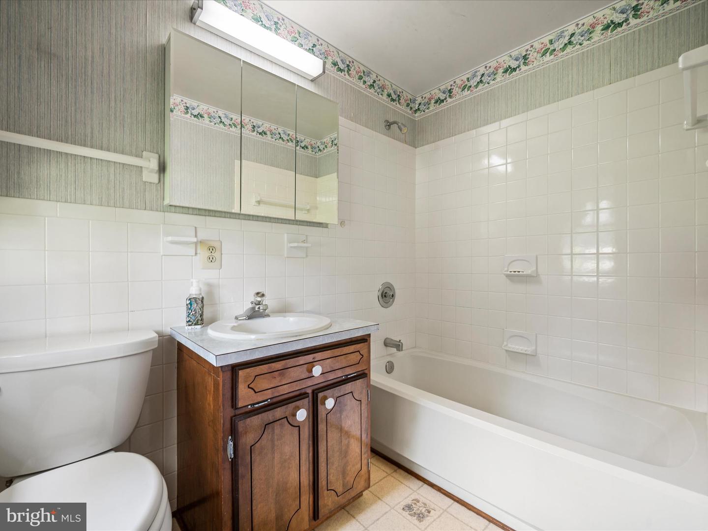 40240 BRADDOCK RD, ALDIE, Virginia 20105, 3 Bedrooms Bedrooms, ,2 BathroomsBathrooms,Residential,For sale,40240 BRADDOCK RD,VALO2103384 MLS # VALO2103384