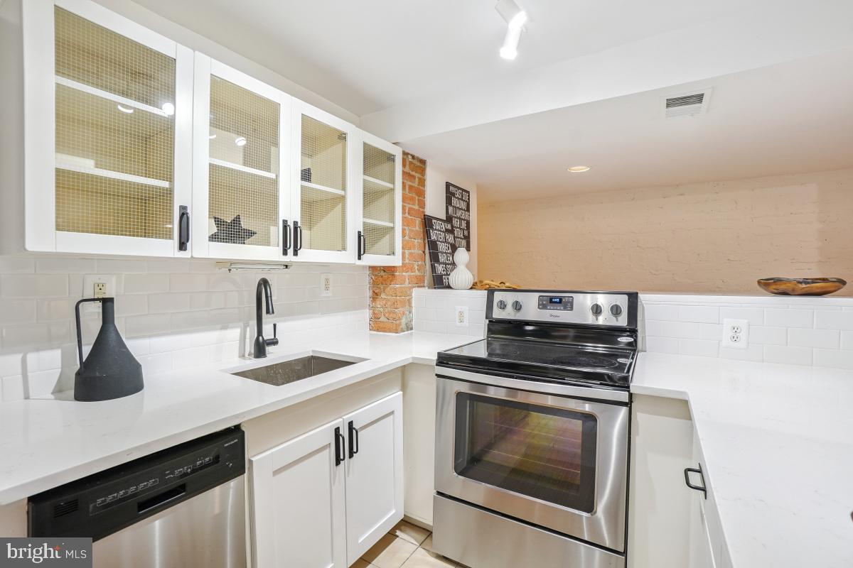 1738 T ST NW #1, WASHINGTON, District Of Columbia 20009, 2 Bedrooms Bedrooms, ,1 BathroomBathrooms,Residential,For sale,1738 T ST NW #1,DCDC2212806 MLS # DCDC2212806