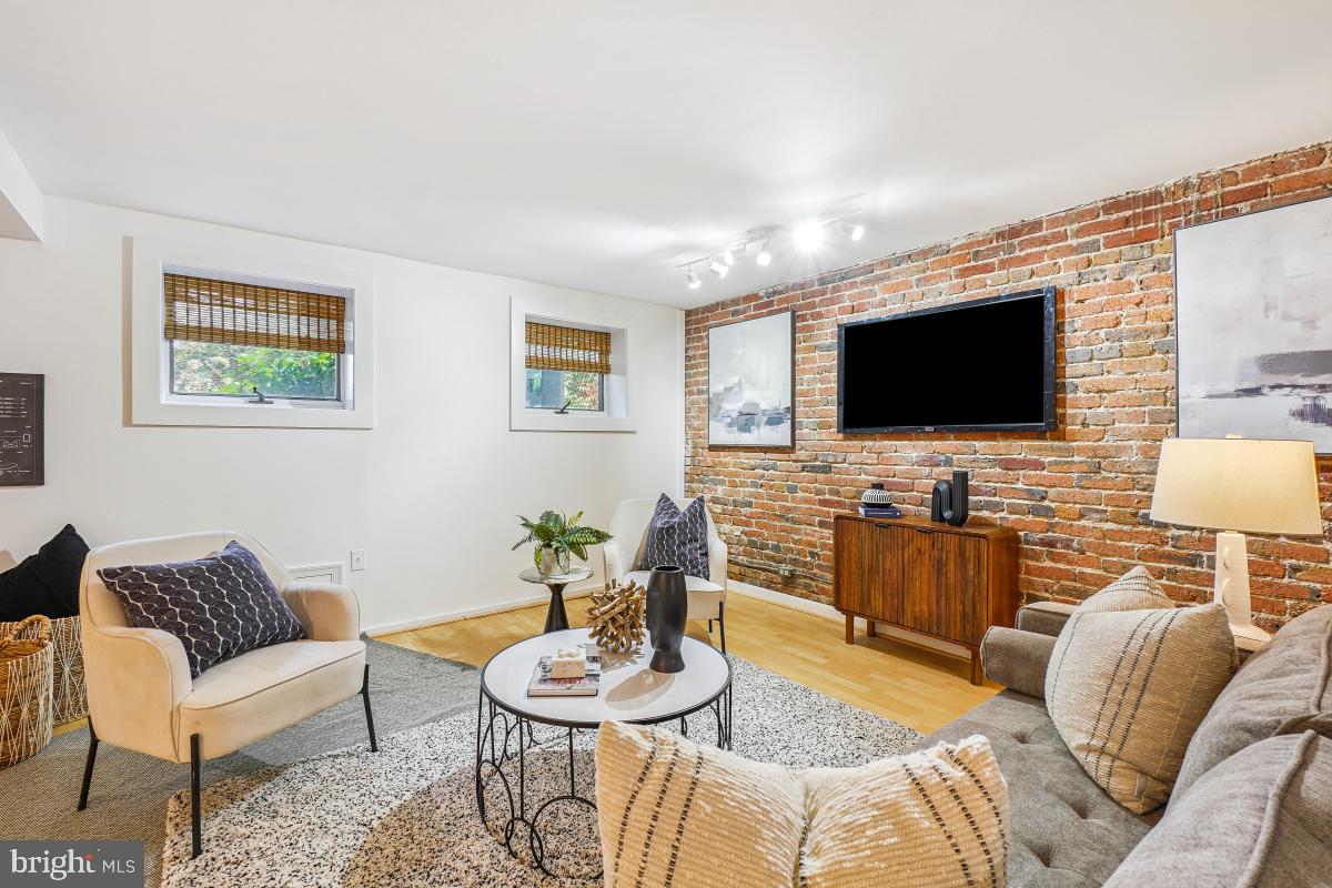 1738 T ST NW #1, WASHINGTON, District Of Columbia 20009, 2 Bedrooms Bedrooms, ,1 BathroomBathrooms,Residential,For sale,1738 T ST NW #1,DCDC2212806 MLS # DCDC2212806