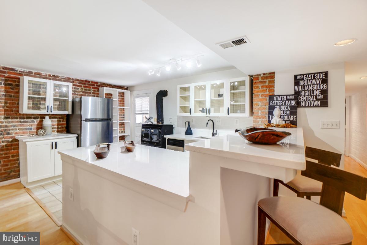 1738 T ST NW #1, WASHINGTON, District Of Columbia 20009, 2 Bedrooms Bedrooms, ,1 BathroomBathrooms,Residential,For sale,1738 T ST NW #1,DCDC2212806 MLS # DCDC2212806