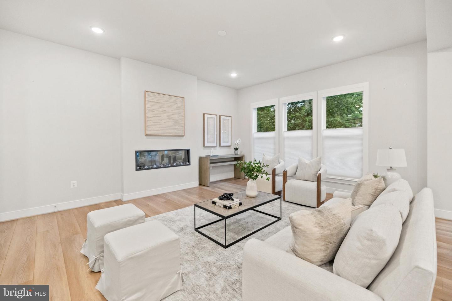 4635 WOOD GLEN RD, FAIRFAX, Virginia 22032, 5 Bedrooms Bedrooms, ,4 BathroomsBathrooms,Residential,For sale,4635 WOOD GLEN RD,VAFX2258362 MLS # VAFX2258362