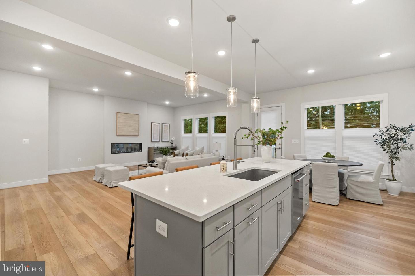 4635 WOOD GLEN RD, FAIRFAX, Virginia 22032, 5 Bedrooms Bedrooms, ,4 BathroomsBathrooms,Residential,For sale,4635 WOOD GLEN RD,VAFX2258362 MLS # VAFX2258362