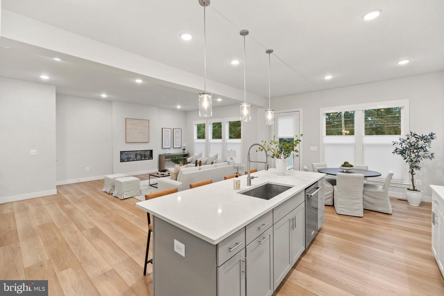 4635 WOOD GLEN RD, FAIRFAX, Virginia 22032, 5 Bedrooms Bedrooms, ,4 BathroomsBathrooms,Residential,For sale,4635 WOOD GLEN RD,VAFX2258362 MLS # VAFX2258362