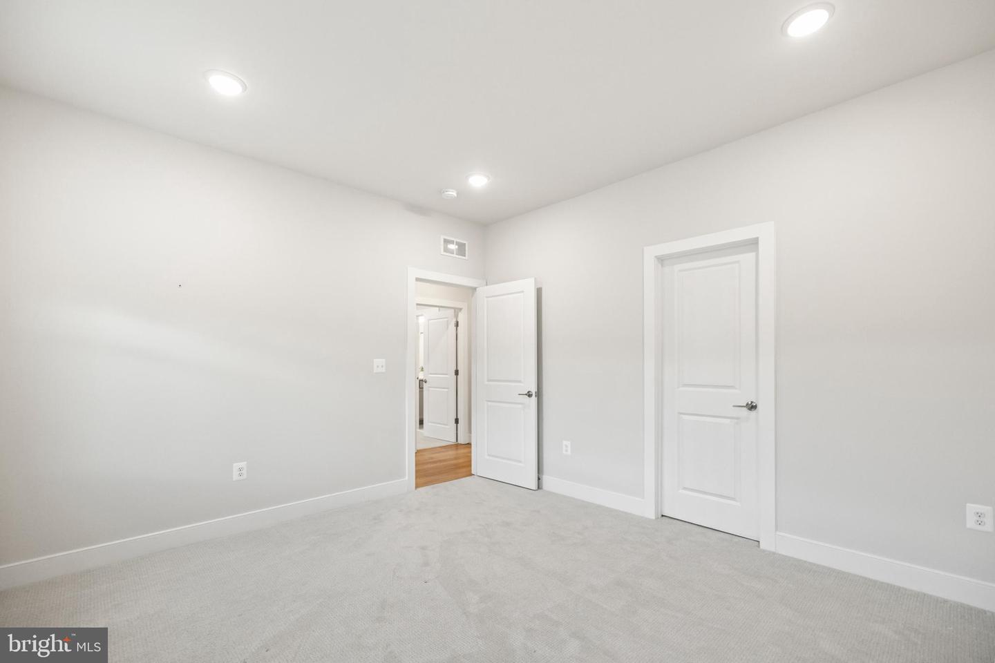 4635 WOOD GLEN RD, FAIRFAX, Virginia 22032, 5 Bedrooms Bedrooms, ,4 BathroomsBathrooms,Residential,For sale,4635 WOOD GLEN RD,VAFX2258362 MLS # VAFX2258362