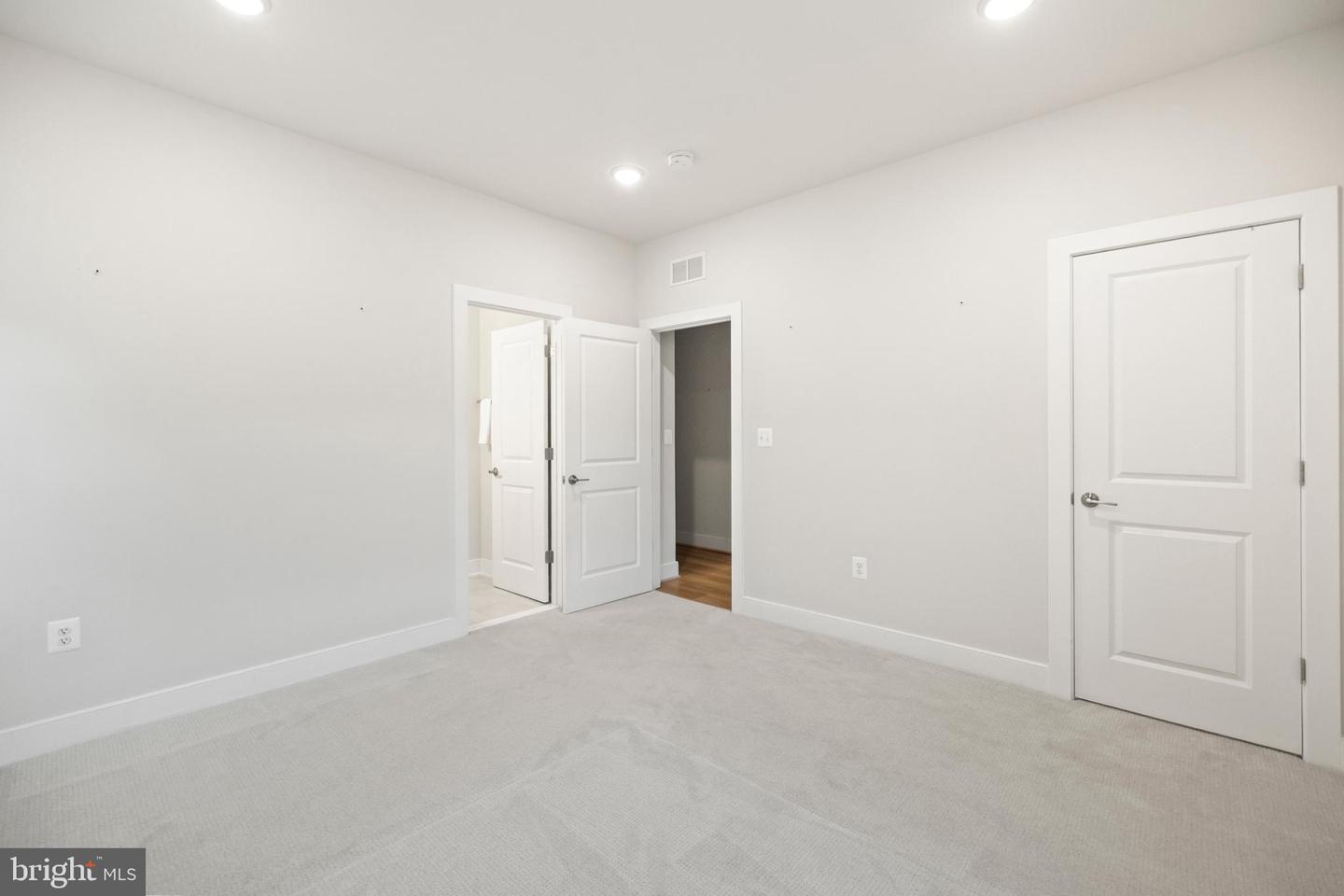 4635 WOOD GLEN RD, FAIRFAX, Virginia 22032, 5 Bedrooms Bedrooms, ,4 BathroomsBathrooms,Residential,For sale,4635 WOOD GLEN RD,VAFX2258362 MLS # VAFX2258362