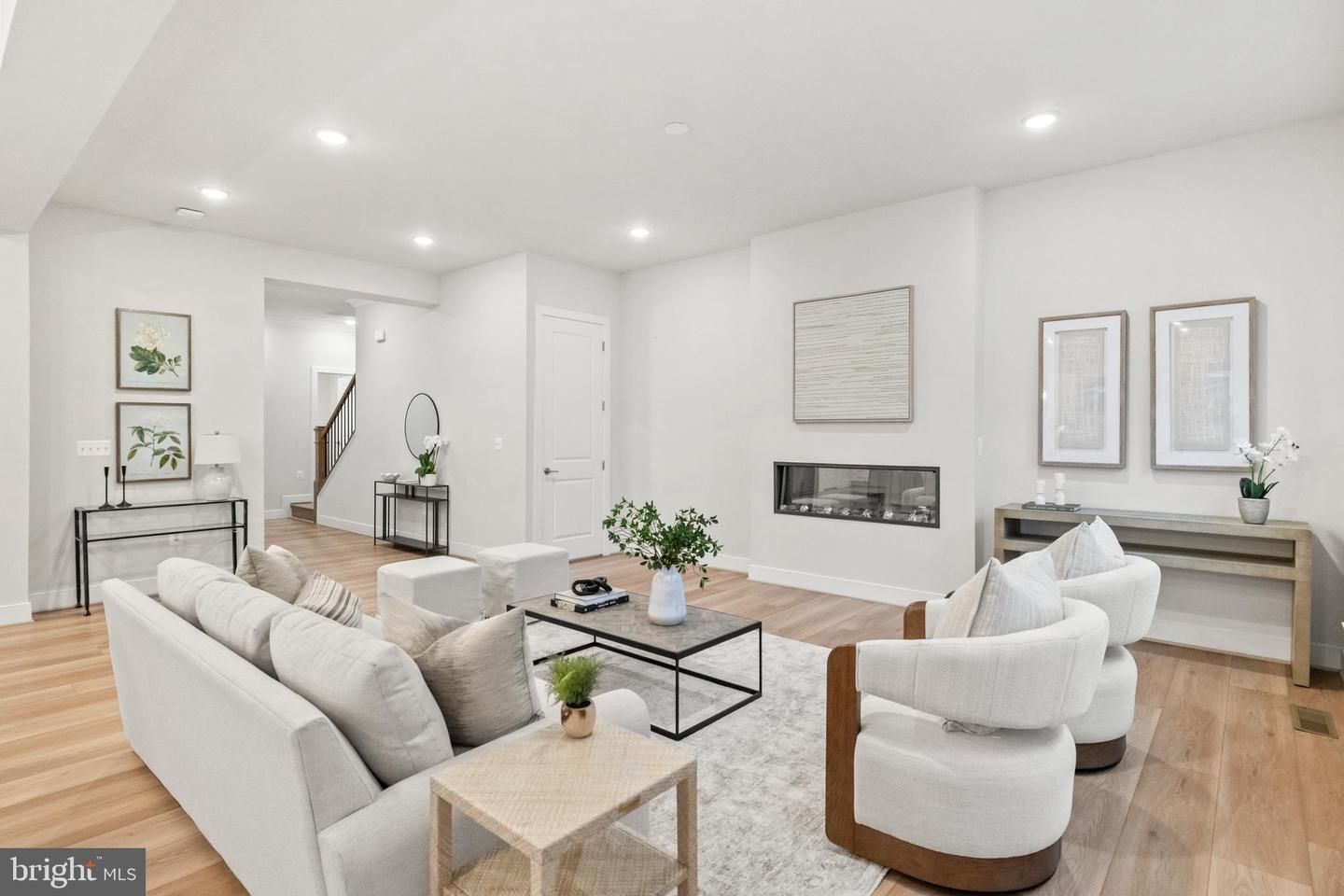 4635 WOOD GLEN RD, FAIRFAX, Virginia 22032, 5 Bedrooms Bedrooms, ,4 BathroomsBathrooms,Residential,For sale,4635 WOOD GLEN RD,VAFX2258362 MLS # VAFX2258362