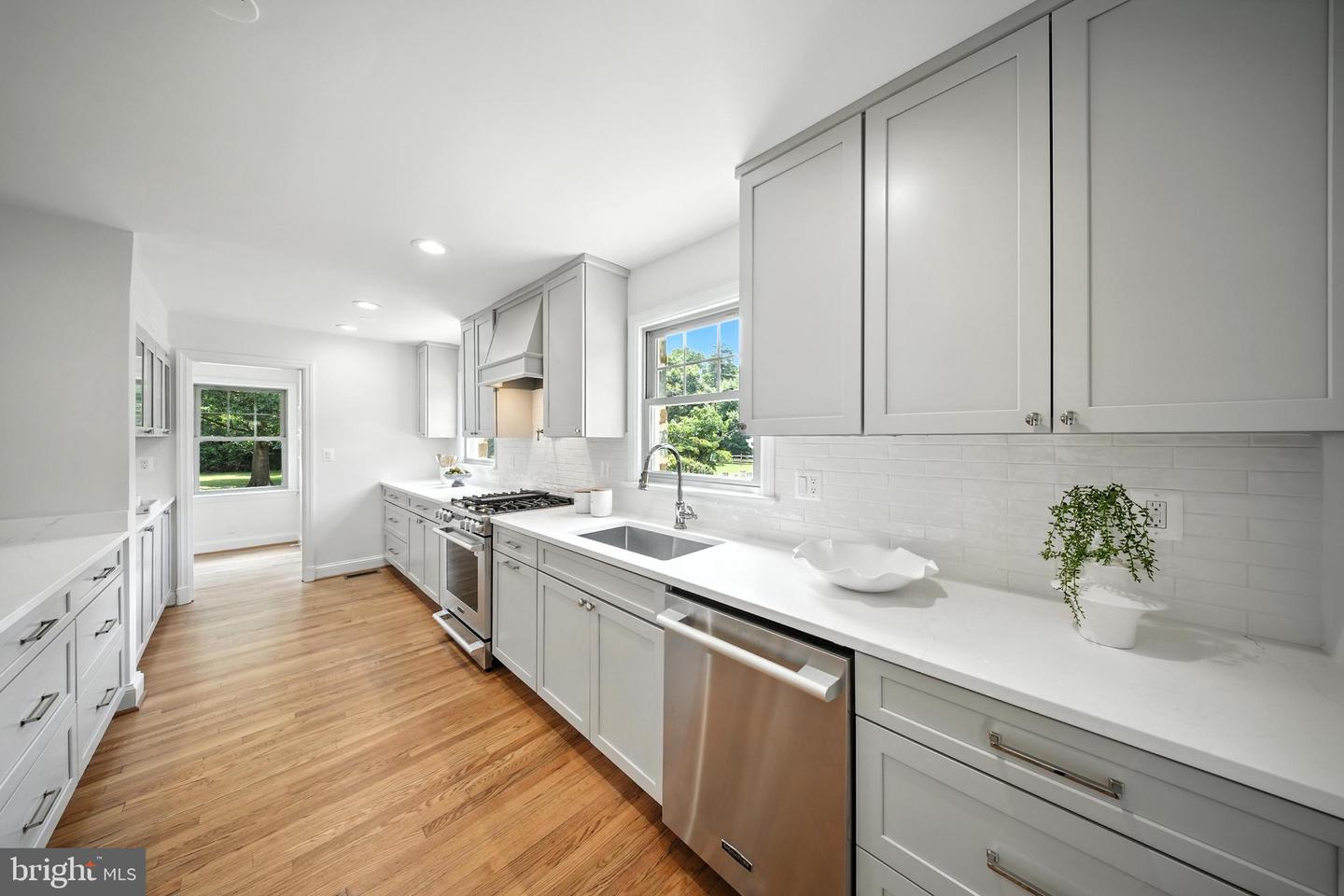 4505 PARK RD, ALEXANDRIA, Virginia 22312, 6 Bedrooms Bedrooms, ,4 BathroomsBathrooms,Residential,For sale,4505 PARK RD,VAFX2258372 MLS # VAFX2258372