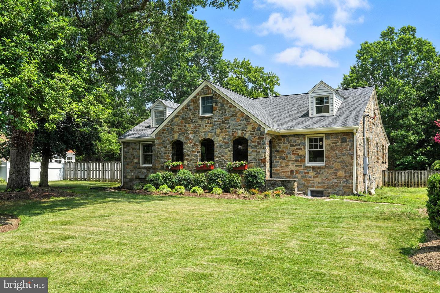 4505 PARK RD, ALEXANDRIA, Virginia 22312, 6 Bedrooms Bedrooms, ,4 BathroomsBathrooms,Residential,For sale,4505 PARK RD,VAFX2258372 MLS # VAFX2258372