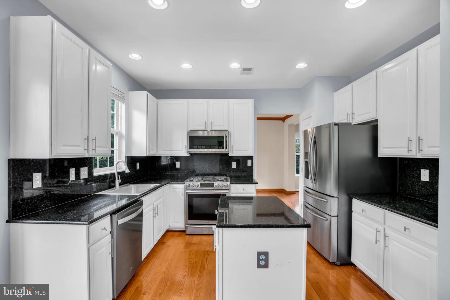 8142 TENBROOK DR, GAINESVILLE, Virginia 20155, 4 Bedrooms Bedrooms, ,3 BathroomsBathrooms,Residential,For sale,8142 TENBROOK DR,VAPW2100344 MLS # VAPW2100344