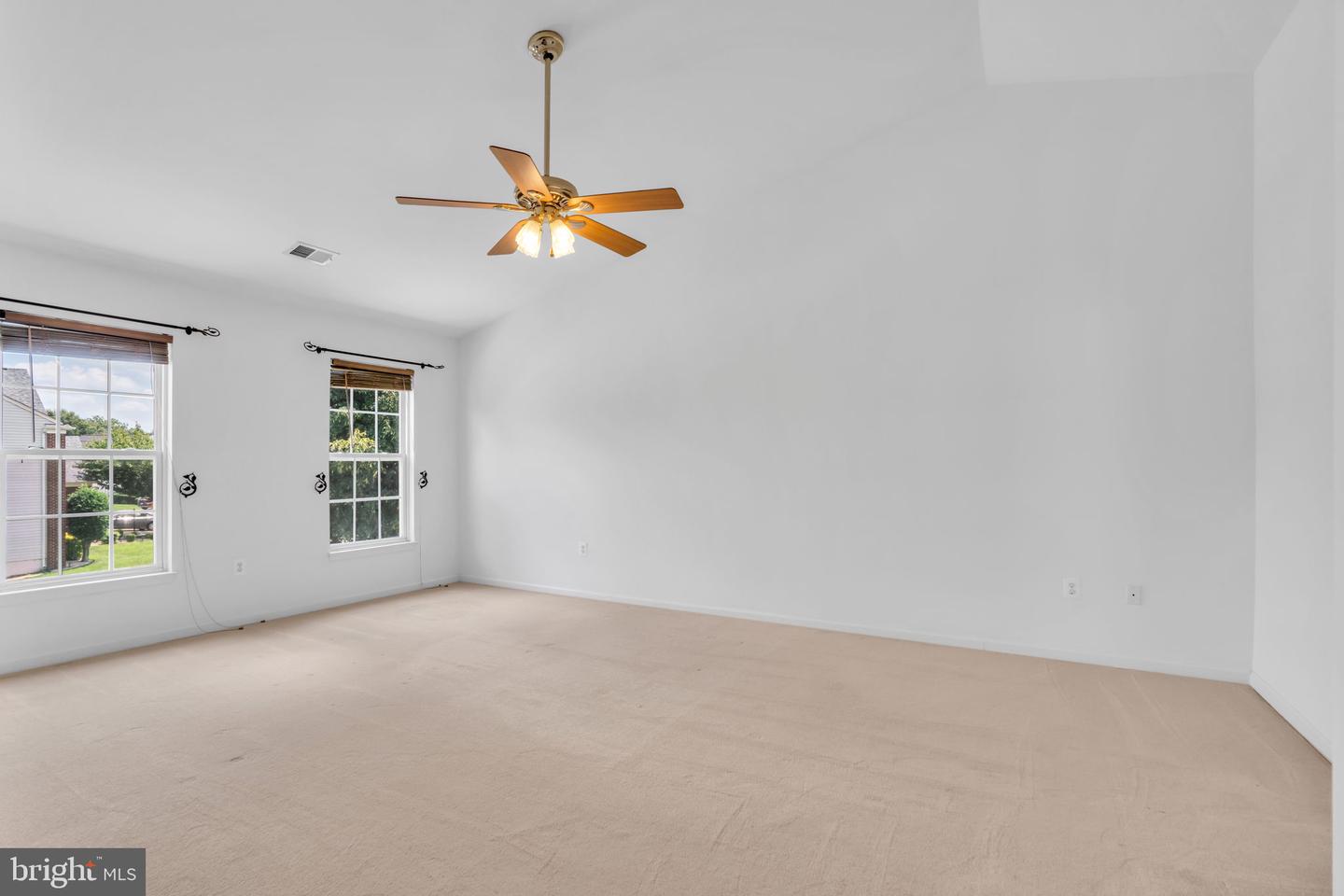 8142 TENBROOK DR, GAINESVILLE, Virginia 20155, 4 Bedrooms Bedrooms, ,3 BathroomsBathrooms,Residential,For sale,8142 TENBROOK DR,VAPW2100344 MLS # VAPW2100344