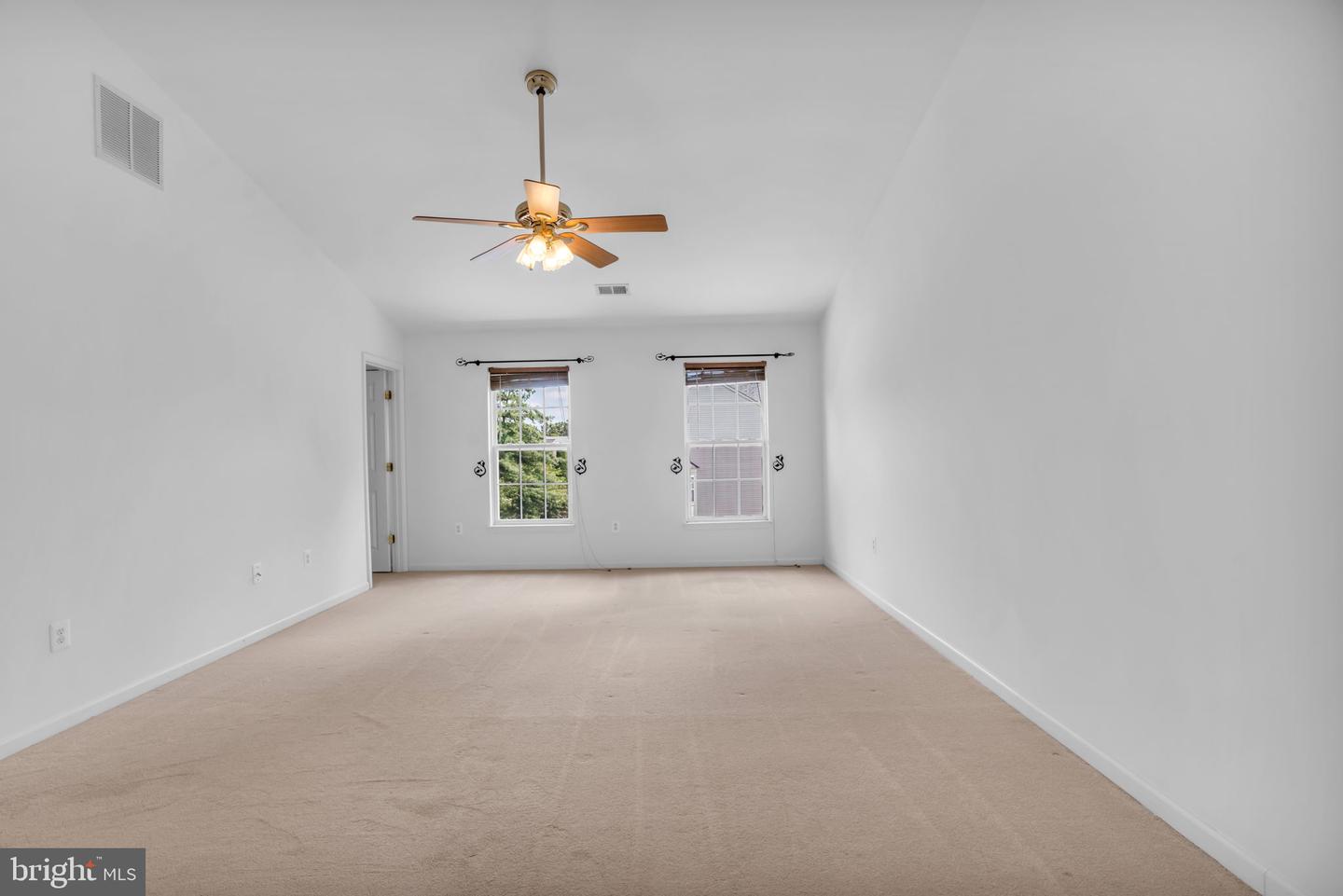 8142 TENBROOK DR, GAINESVILLE, Virginia 20155, 4 Bedrooms Bedrooms, ,3 BathroomsBathrooms,Residential,For sale,8142 TENBROOK DR,VAPW2100344 MLS # VAPW2100344