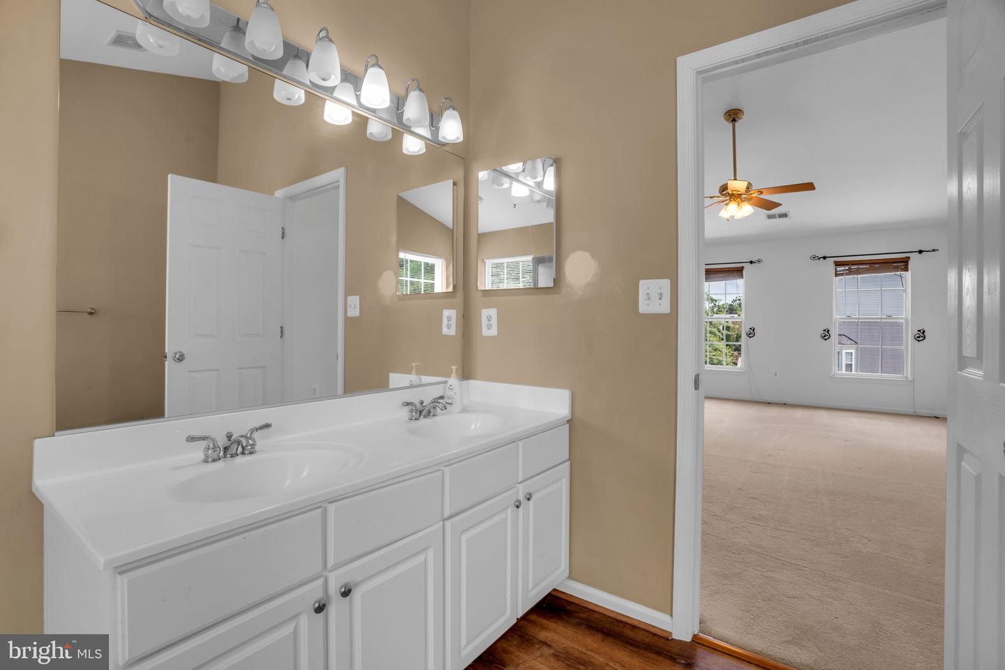 8142 TENBROOK DR, GAINESVILLE, Virginia 20155, 4 Bedrooms Bedrooms, ,3 BathroomsBathrooms,Residential,For sale,8142 TENBROOK DR,VAPW2100344 MLS # VAPW2100344