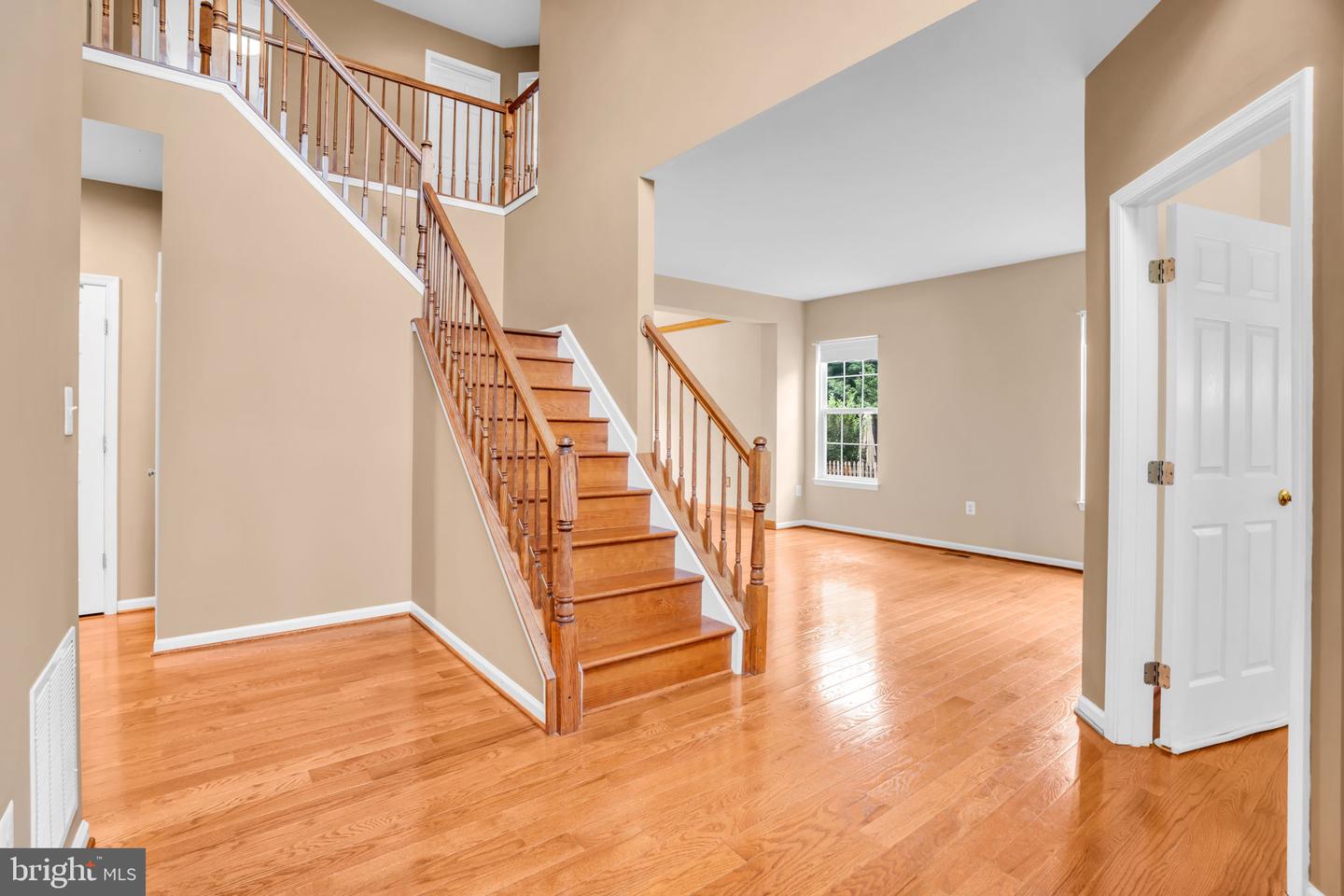 8142 TENBROOK DR, GAINESVILLE, Virginia 20155, 4 Bedrooms Bedrooms, ,3 BathroomsBathrooms,Residential,For sale,8142 TENBROOK DR,VAPW2100344 MLS # VAPW2100344