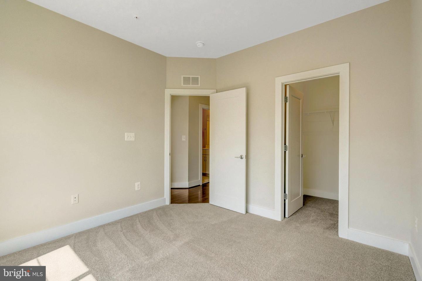 4912 TRAIL VISTA LN, CHANTILLY, Virginia 20151, 4 Bedrooms Bedrooms, ,3 BathroomsBathrooms,Residential,For sale,4912 TRAIL VISTA LN,VAFX2258384 MLS # VAFX2258384