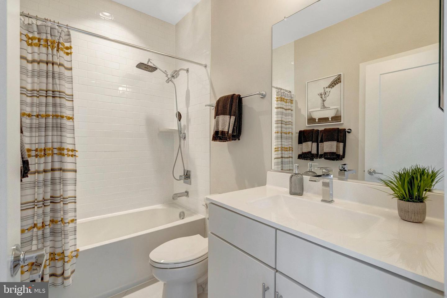 4912 TRAIL VISTA LN, CHANTILLY, Virginia 20151, 4 Bedrooms Bedrooms, ,3 BathroomsBathrooms,Residential,For sale,4912 TRAIL VISTA LN,VAFX2258384 MLS # VAFX2258384